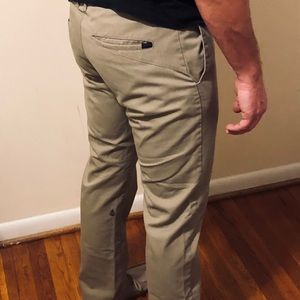 Straight 32/32 Chino Volcom Khakis.